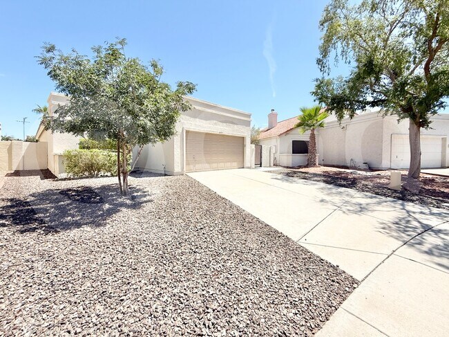 Primary Photo - 537 S Danyell Dr