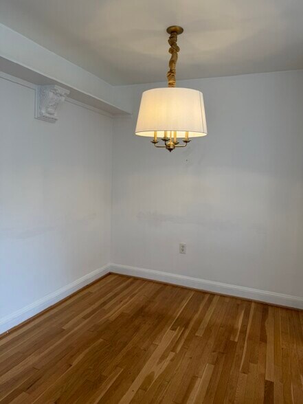 Building Photo - 7630 Tomlinson Ave