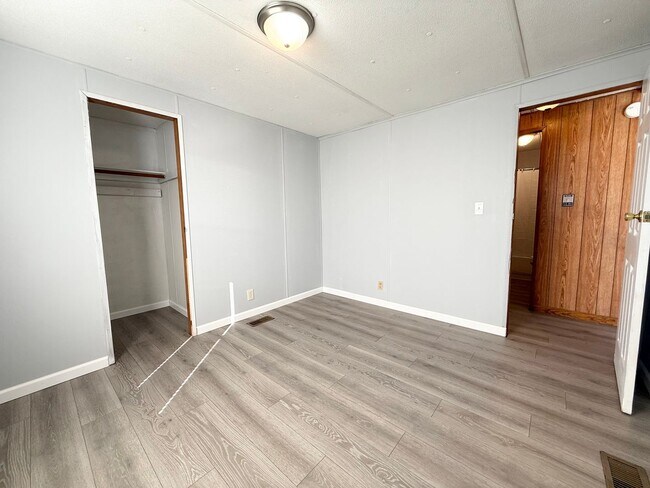 Building Photo - 914 Davenport Rd