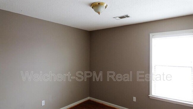 Building Photo - 8669 N Ashley Glen Cir