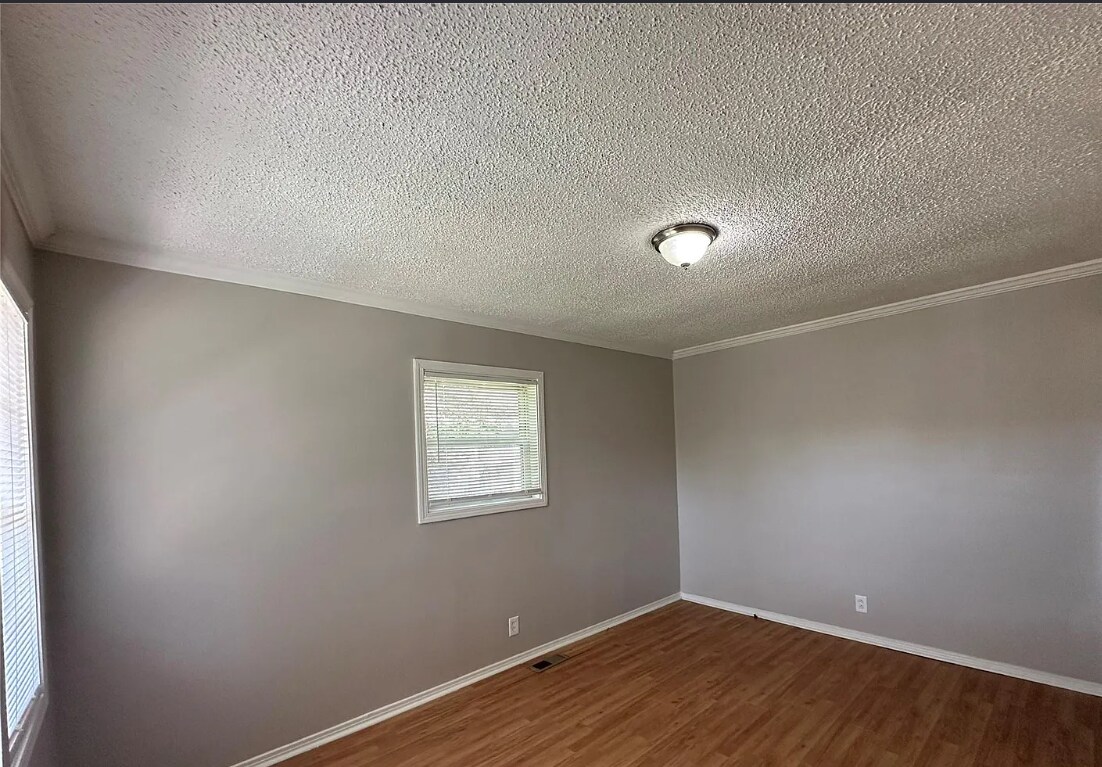 Building Photo - 136 Melba Ave SW