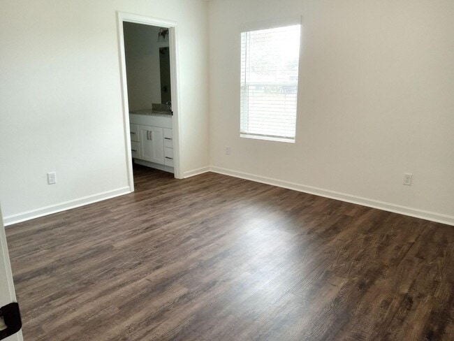 Building Photo - 712 Short Leaf