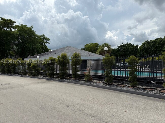 Building Photo - 8000 Fairview Dr