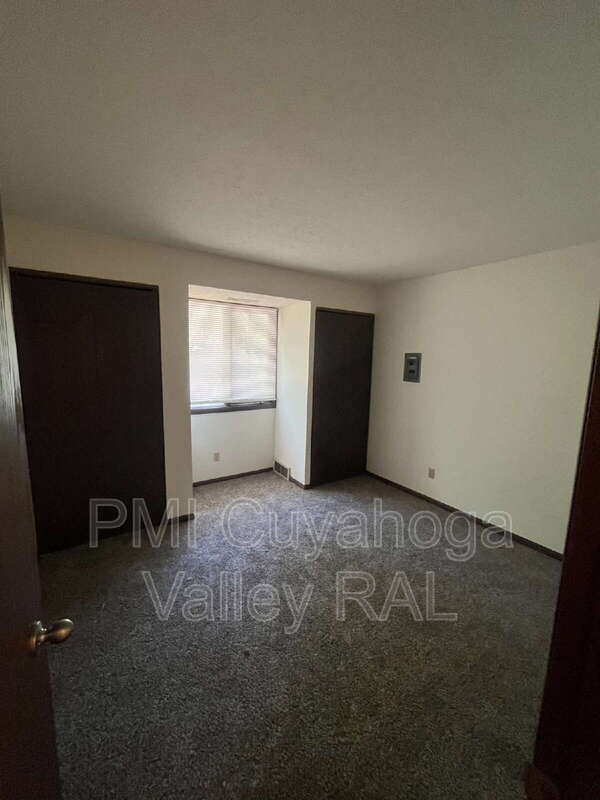 Building Photo - 1516 W Market St