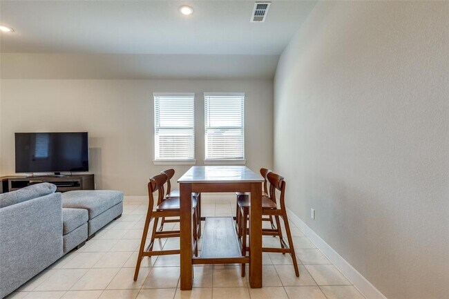 Building Photo - 2411 Ocean Key Dr