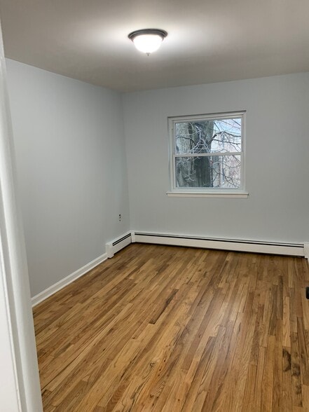 Building Photo - 229 E 237th St