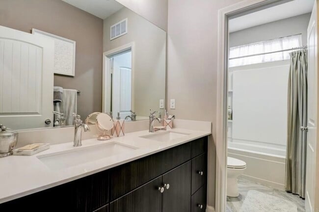 Building Photo - 445 Adobe Estates Dr