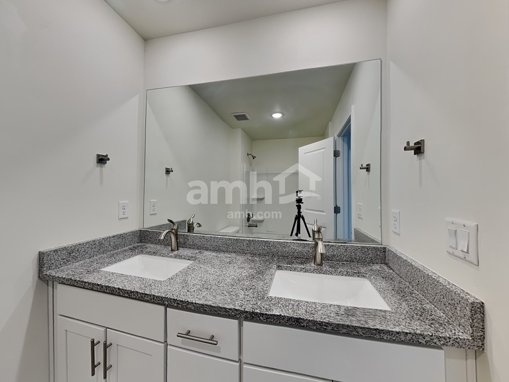 Building Photo - 6082 S Jordan Pkwy W