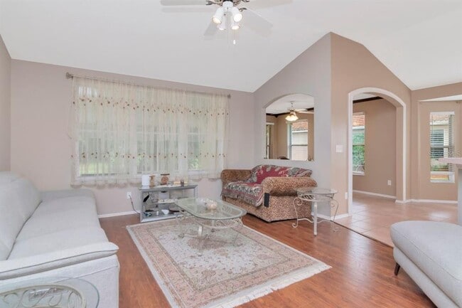 Building Photo - 314 Fountainview Cir