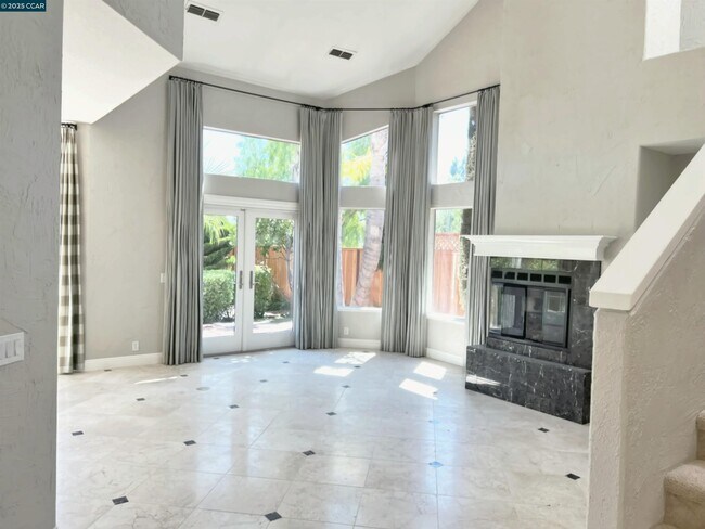 Building Photo - 120 Cortona Dr