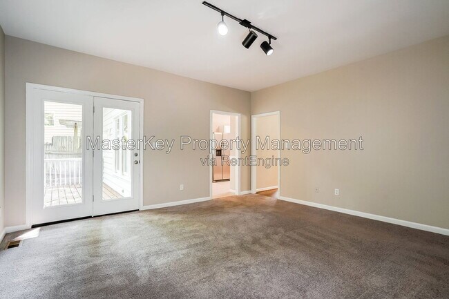 Building Photo - 1600 Nesfield Pl