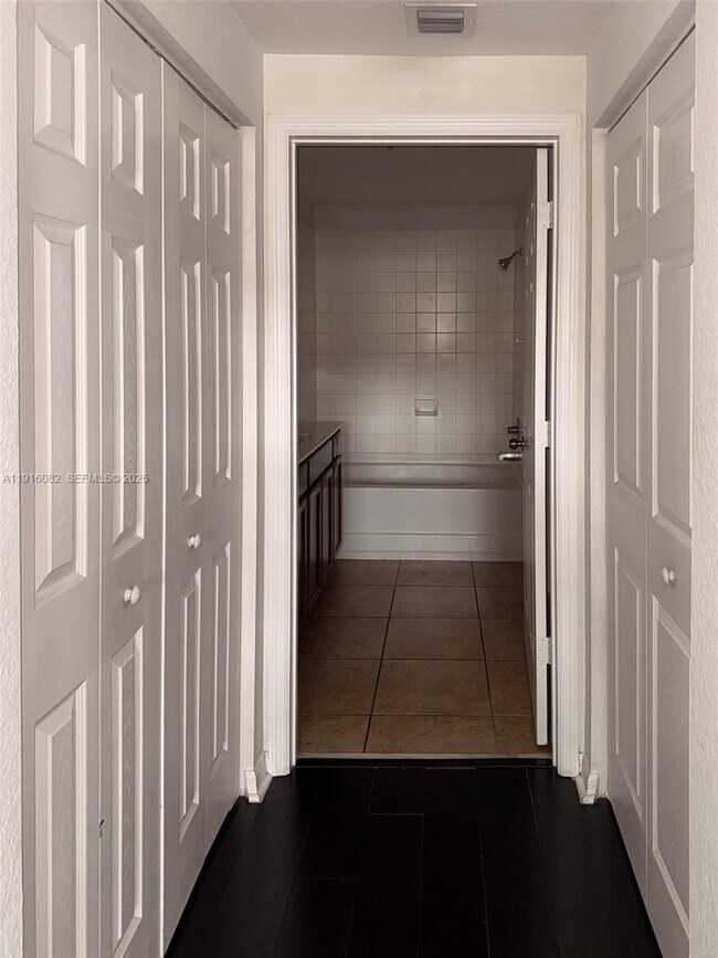 Building Photo - 8899 NW 107 Ct