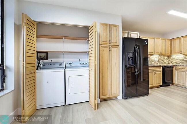 Building Photo - 7186 Promenade Dr
