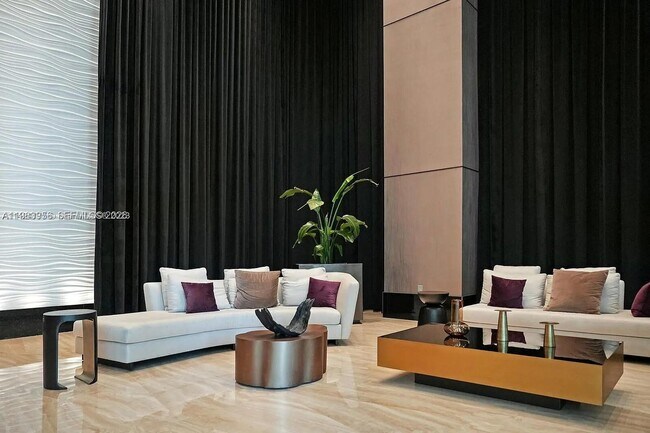 Building Photo - 950 Brickell Bay Dr