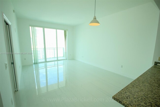 Building Photo - 950 Brickell Bay Dr