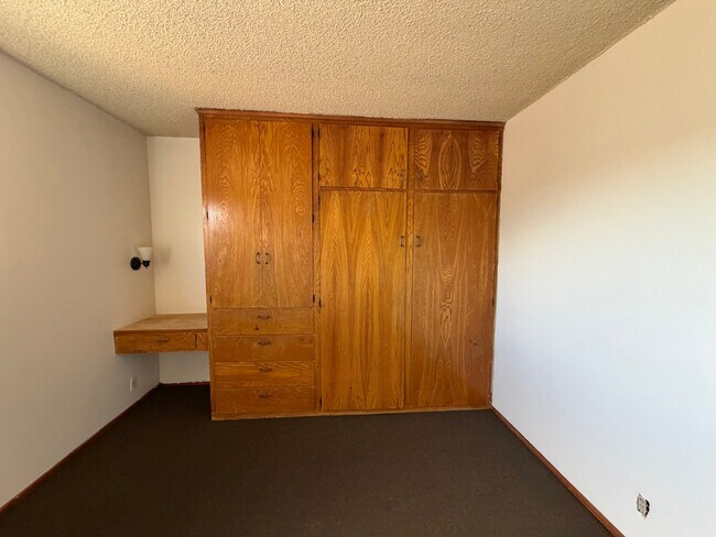 Building Photo - 9315 San Vincente Ave