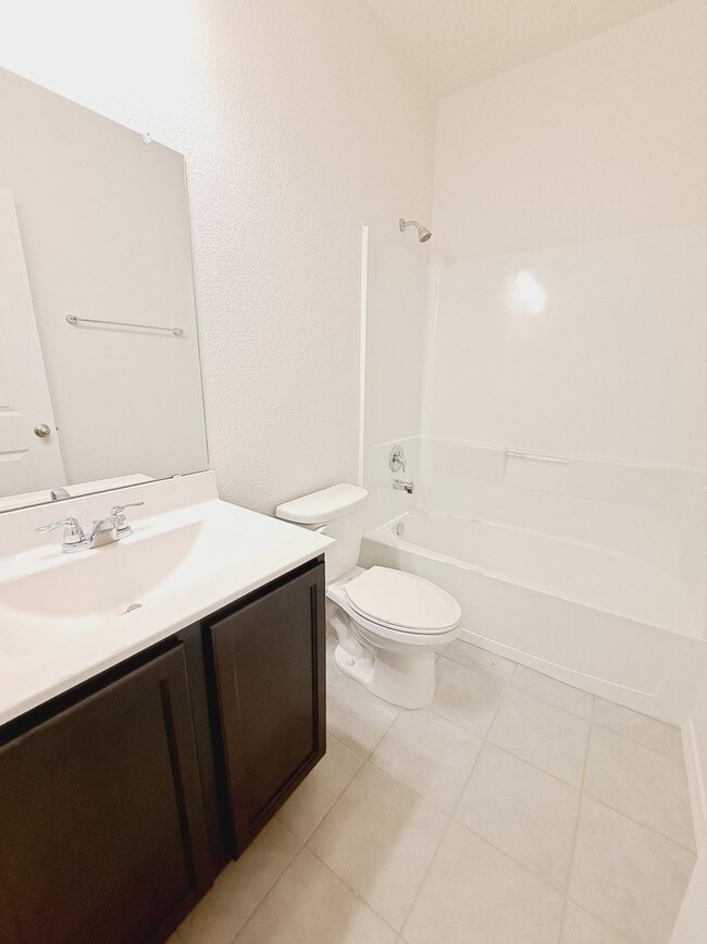Building Photo - Energy Efficient Home 3bed 2 bath in Huning.