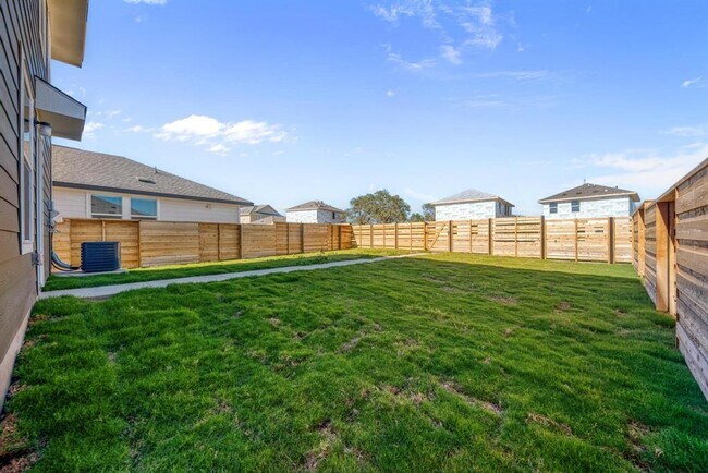 Building Photo - 367 Keefer