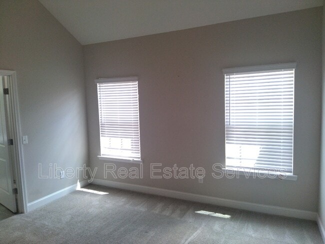 Building Photo - 729 Burke Dr