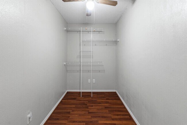 Building Photo - 1704 Matagorda Dr