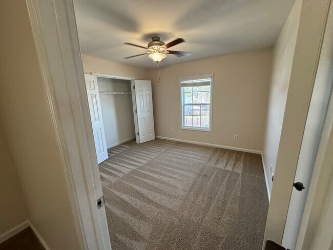 Building Photo - 127 Emanuel Creek Drive