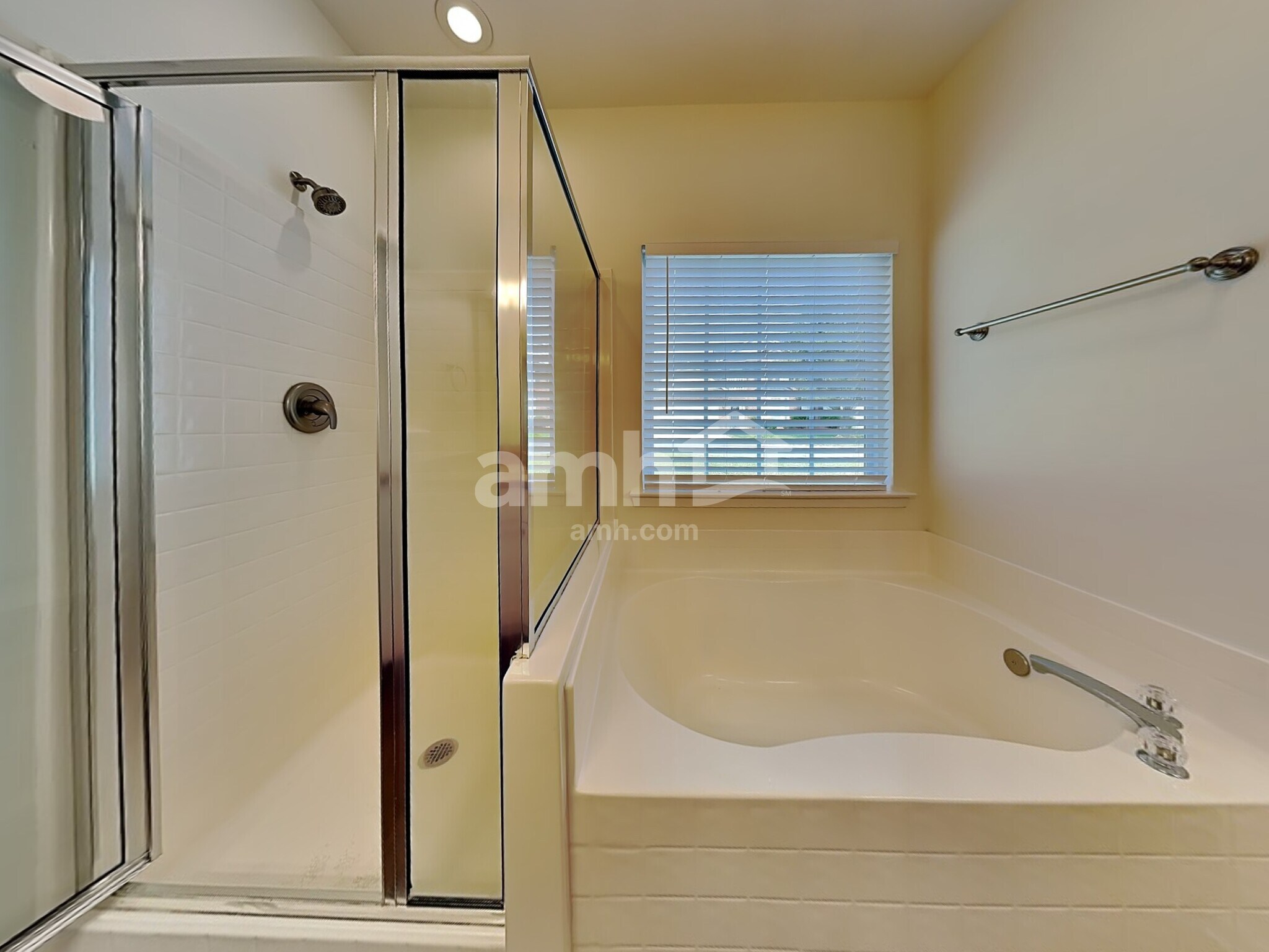 Building Photo - 4205 Lindsey Ln