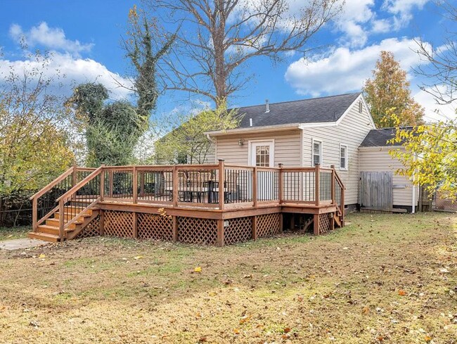 Building Photo - 2 Bedroom/1 Bath House