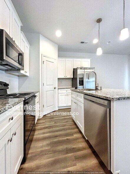 Building Photo - 1221 Marble St