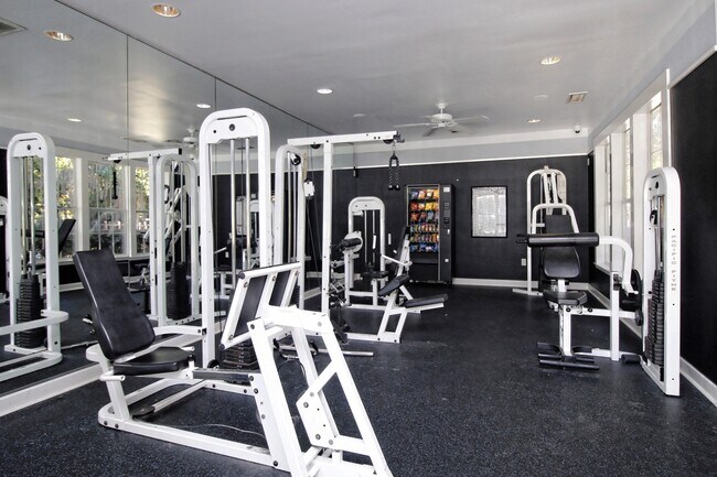 Building Photo - Spacious Roommate-Style Villa at Estates at Westbury – Available Now!