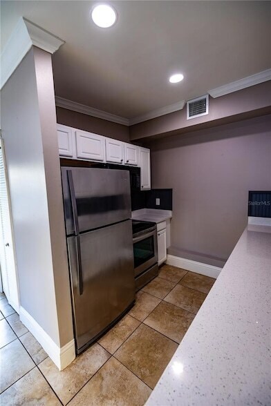 Building Photo - 2026 Sunset Ln