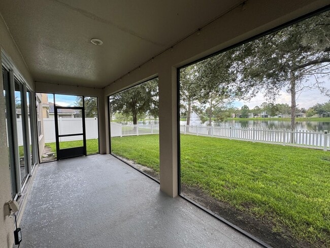 Building Photo - Spacious 4 Bedroom Spring Isle Home AVAILA...