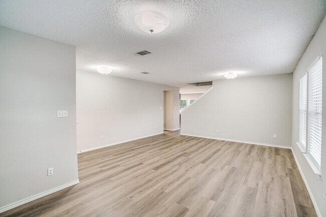 Building Photo - 1001 Howell Terrace Pl
