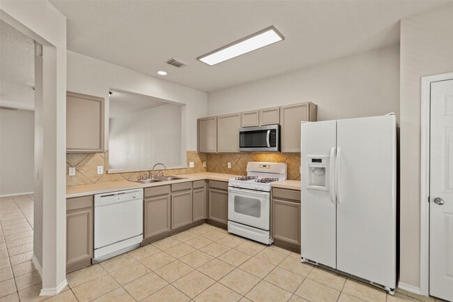 Building Photo - 16818 Pine Castle Dr