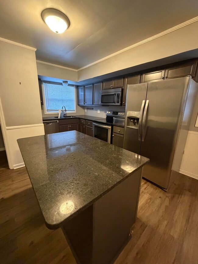 Building Photo - 2060 Alexandria Dr