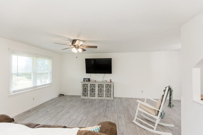 Building Photo - 3409 Cedar Ln