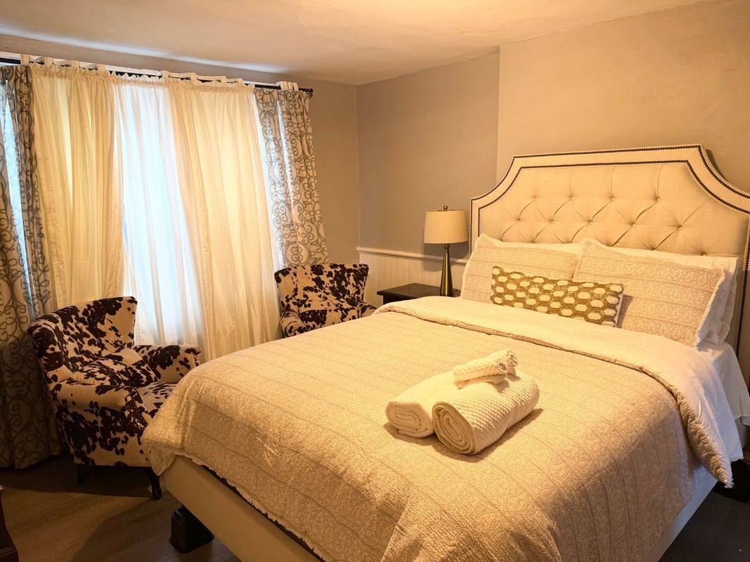 Building Photo - 39 S Lake Ave