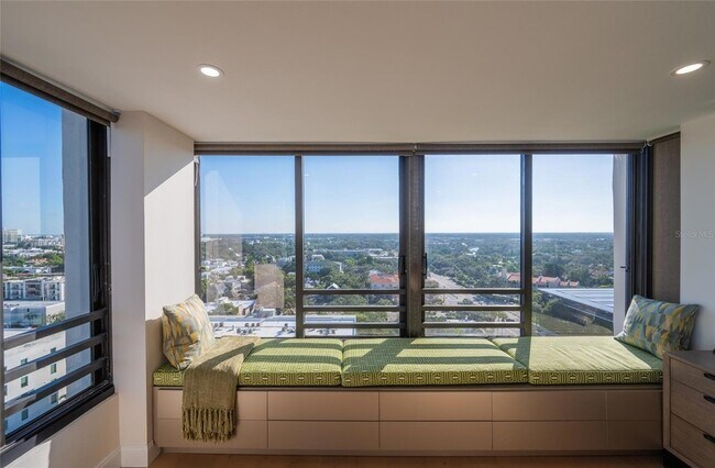 Building Photo - 770 S Palm Ave