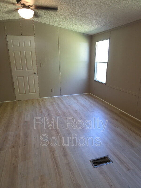 Building Photo - 305 W Dixieland Ave