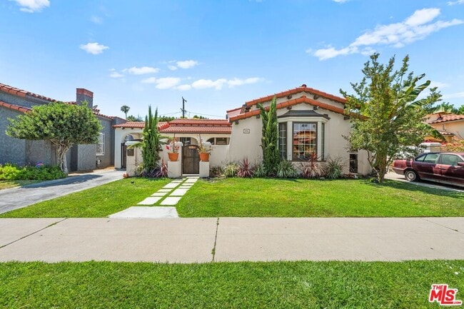 Primary Photo - 3871 Roxton Ave