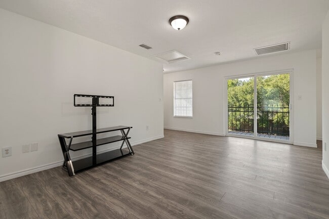 Building Photo - 3550 Mirror Ct