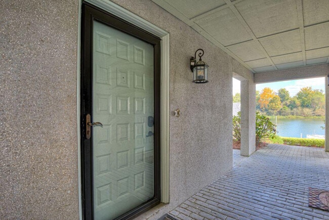 Building Photo - 110 Riverbend Dr