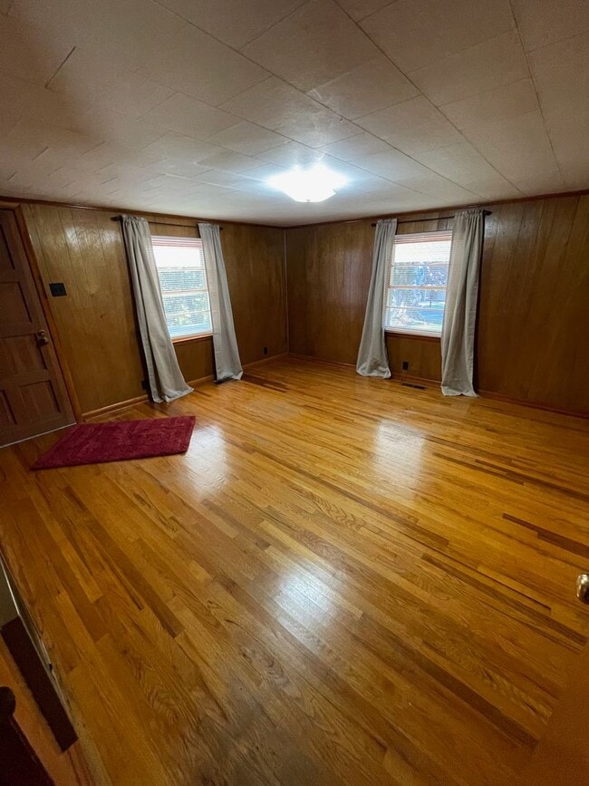 Building Photo - 2 Bedroom / 1 Bath  Kingsport, TN