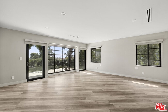 Building Photo - 10122 Sunbrook Dr