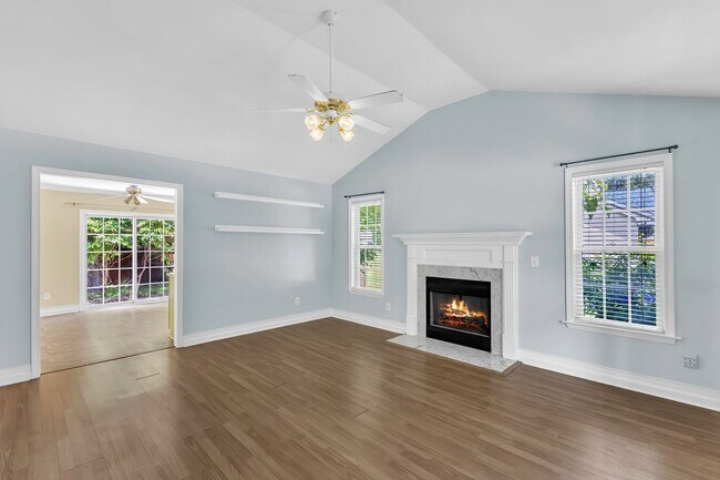 Building Photo - **Cute 3/2 Bungalow in Flaherty Farms**