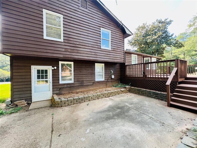 Building Photo - 4005 Shallowford Rd