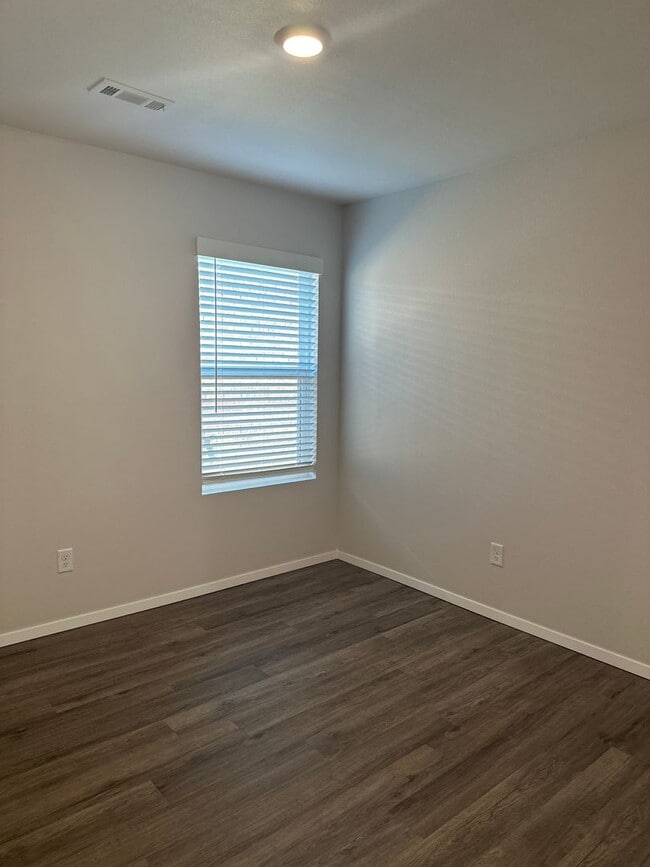 Building Photo - *Pre-leasing* Three Bedroom | Two Bath Home in Barberry Court