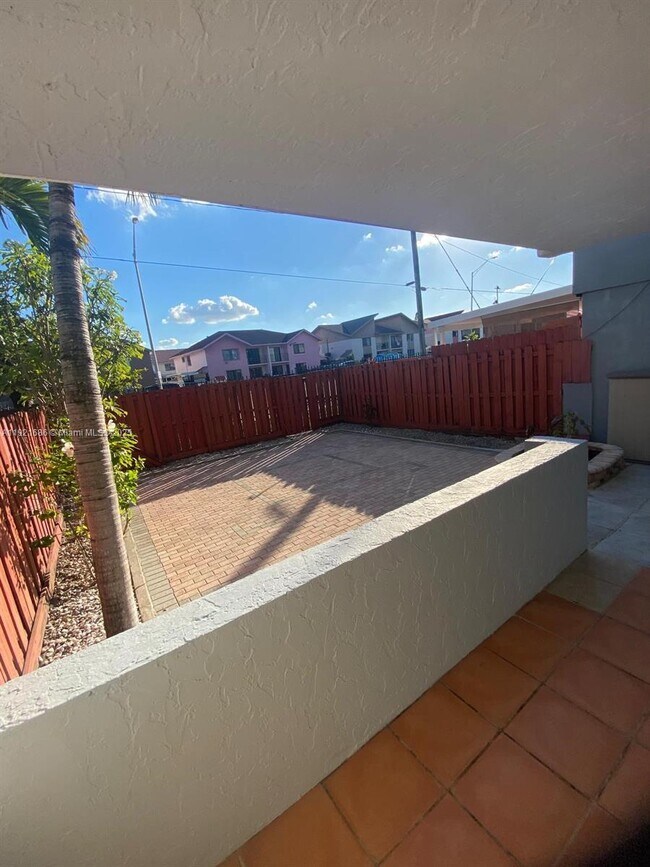 Building Photo - 1725 W 60th St