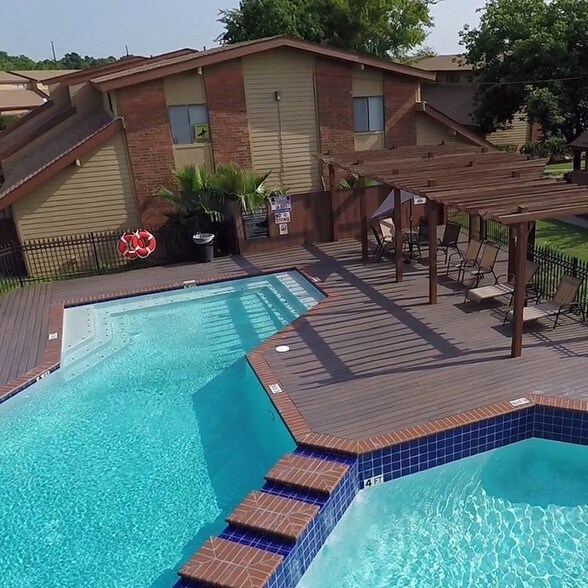 Smoketree Townhomes 5110 Azalea Trace Dr Houston TX 77066 Apartment