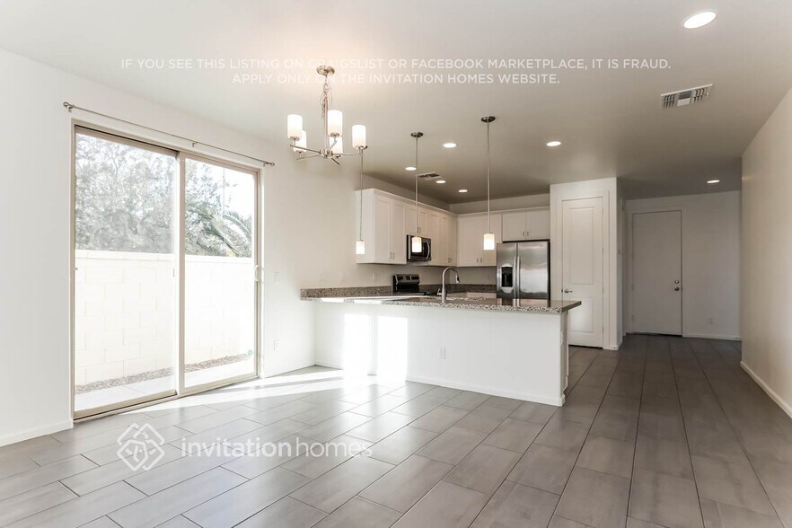 Building Photo - 16440 S 10th St