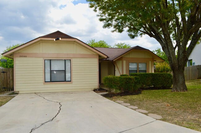 Building Photo - Charming 3 bed 2 bath with a converted gar...